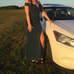 🥀 DAVID’S  BRIDAL DEEP GREEN PROM DRESS 🥀